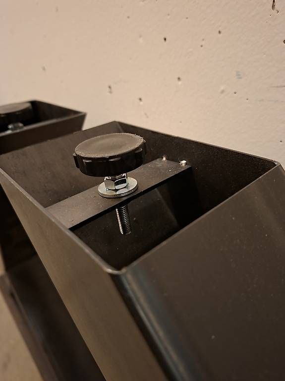 Altri mobili: Tischgestell X Form Metall – Usato da Winterthur venduto da DtR77 3
