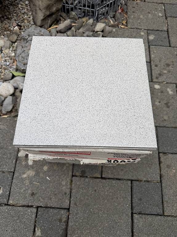 Bodenbeläge: Platten 30cmx30cm – Gebraucht aus Steffisburg von Tim_36