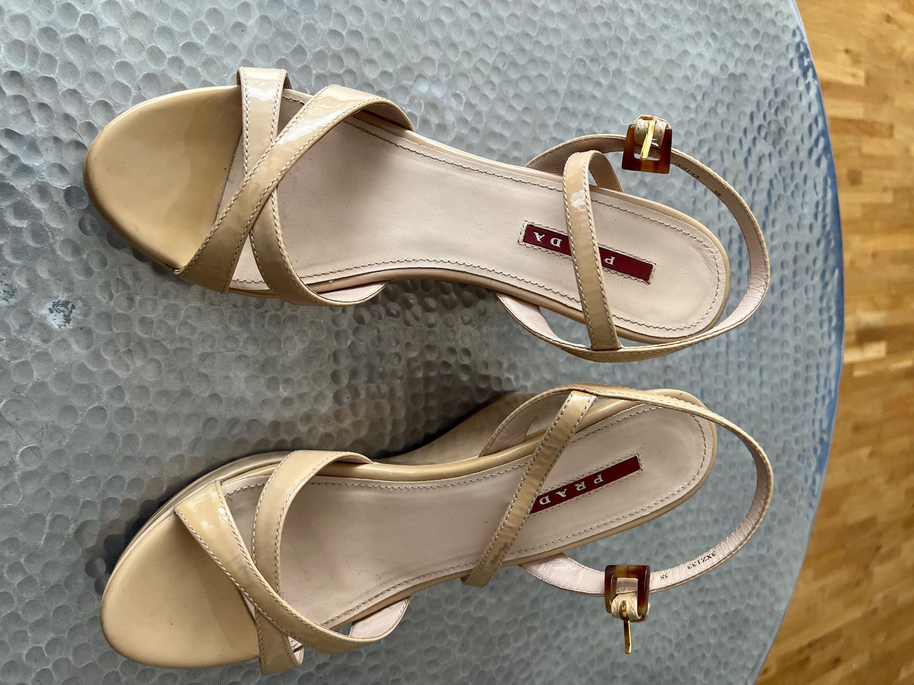 Prada Scarpe da donna: Prada Sandalen Gr 38 – Usato da Zürich venduto da Schnaeppchen_for_her