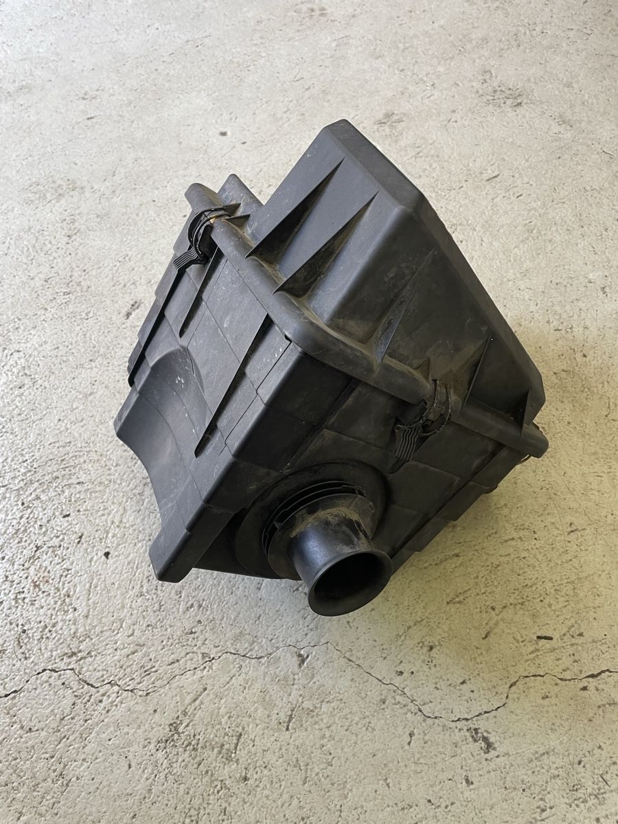 BMW Tutti pezzi di ricambio auto: BMW E36 318i/318is Luftfilerkasten – Usato da Steinach venduto da dd.grg 1