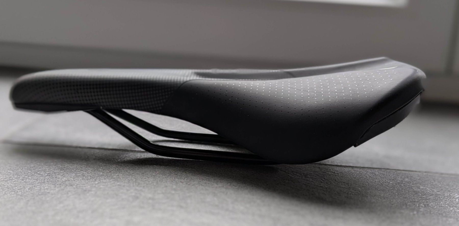 Specialized Ersatzteile: Specialized Bridge Comp MIMIC 143, MTB Sattel mit Vertiefung – Neu (gemäss Beschreibung) aus Pfäffikon ZH von gr2.zo 1