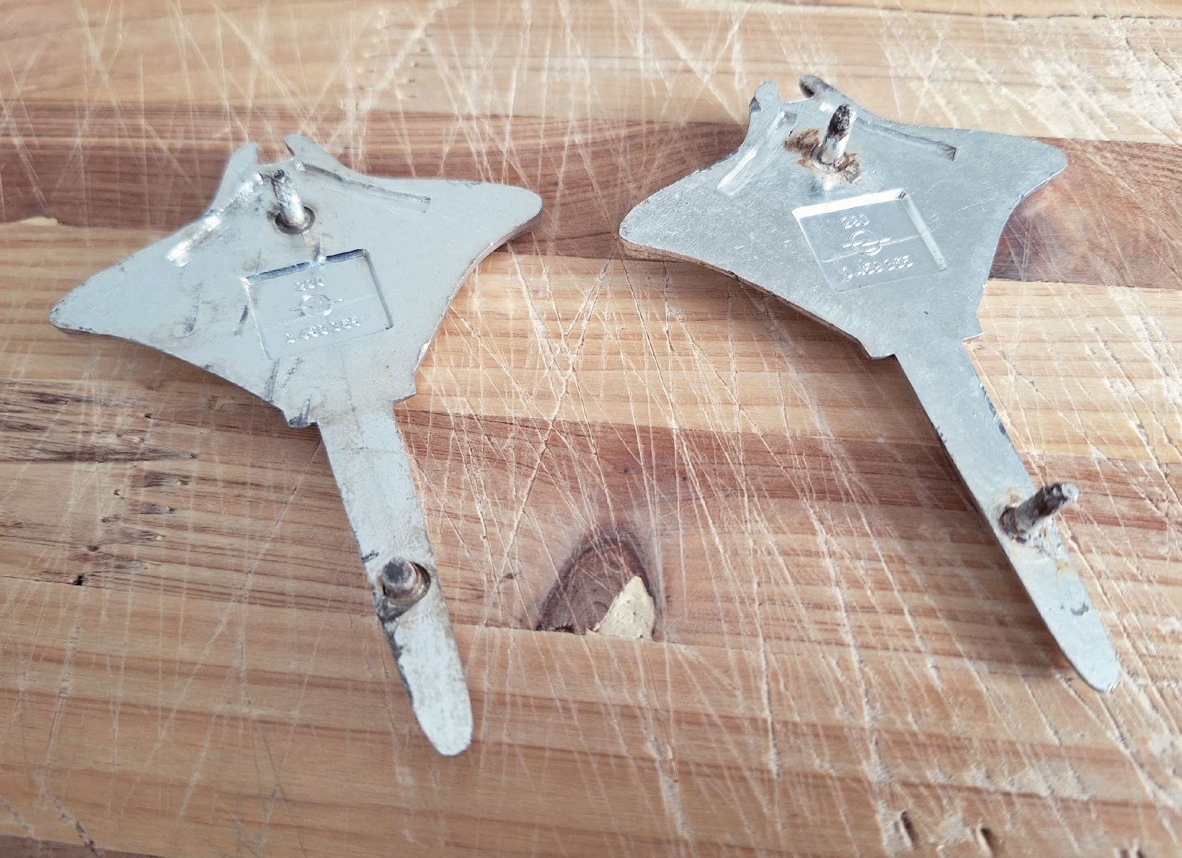 Opel Tutti pezzi di ricambio auto: Opel Manta Rochen Embleme – Usato da Triesen venduto da BLACKSHEEP75 5