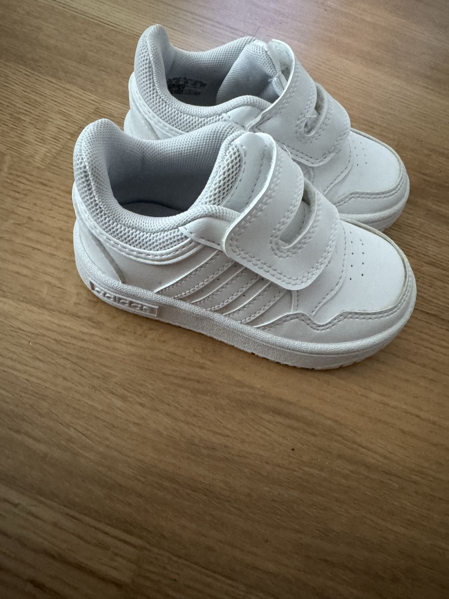 Adidas Scarpe per ragazzi: Baskets Adidas blanches Taille 23 – Usato da La Chaux-de-Fonds venduto da kel_9khc