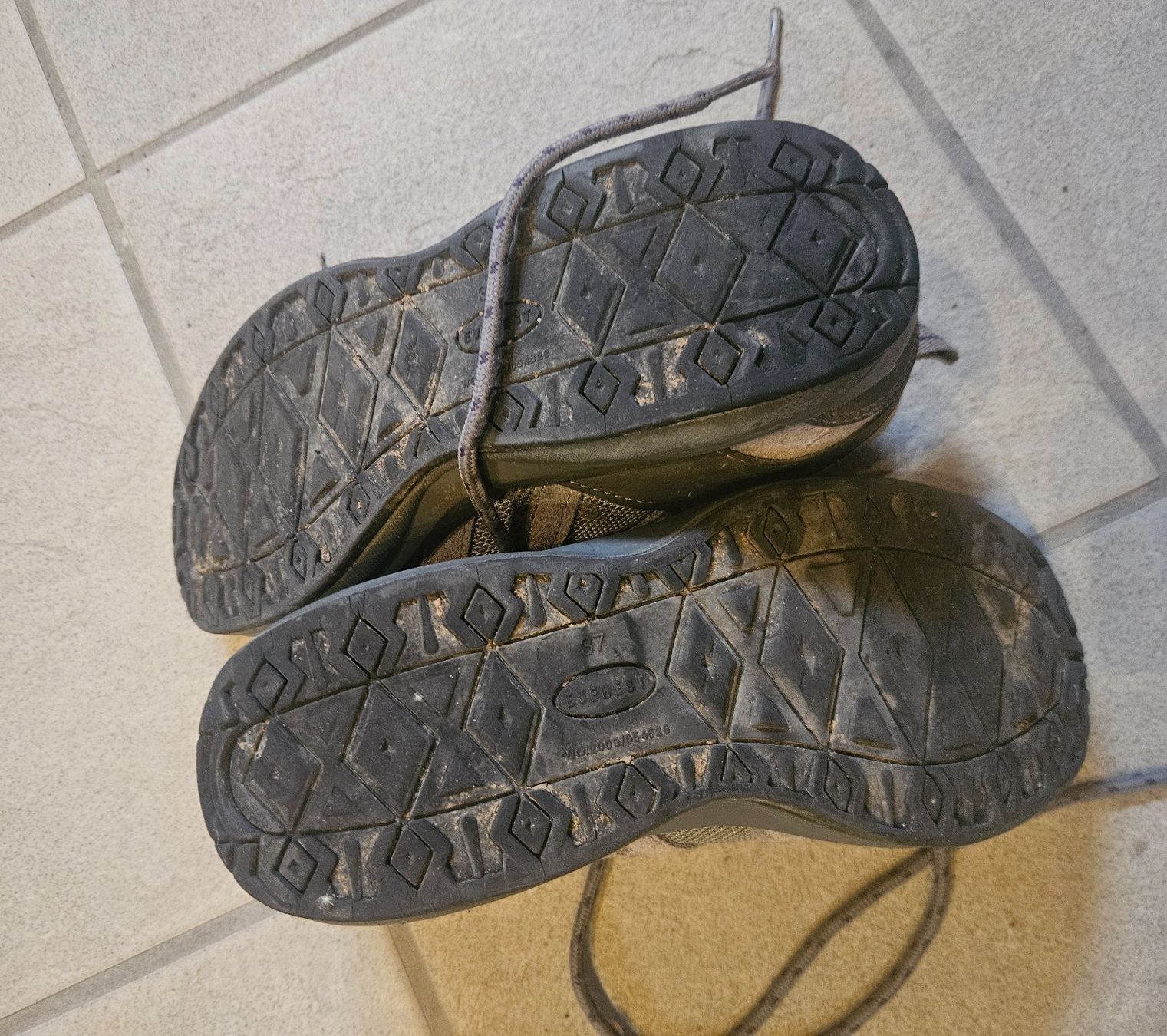 Everest Damenschuhe: Everest Wanderschuhe Gr 37 – Gebraucht aus Volketswil von Lokitier 1
