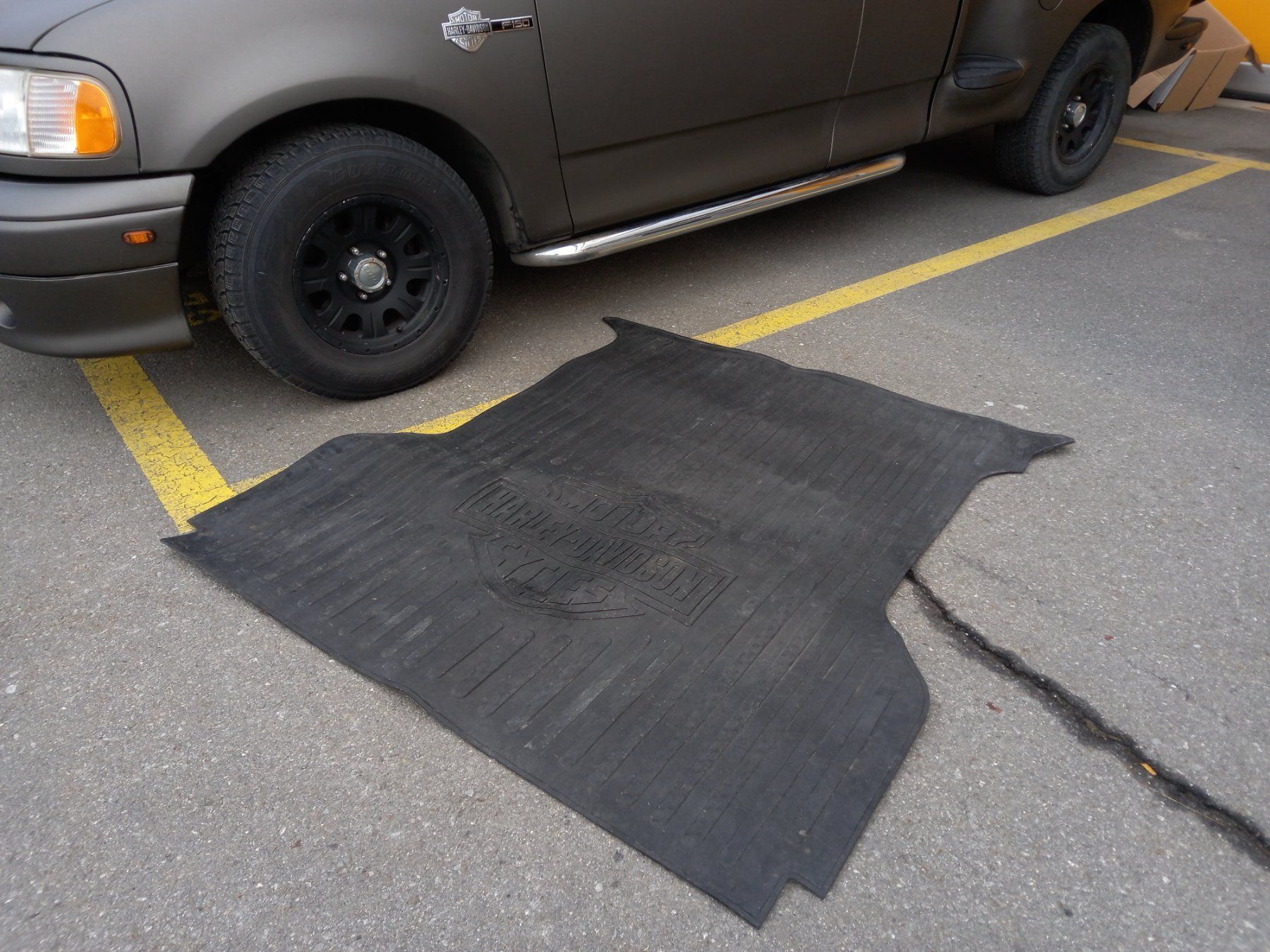 Ford Tappeti & Tappetini: Ford F150 Harley Davidson Pickup Matte – Usato da Alpnach Dorf venduto da Americandream 1
