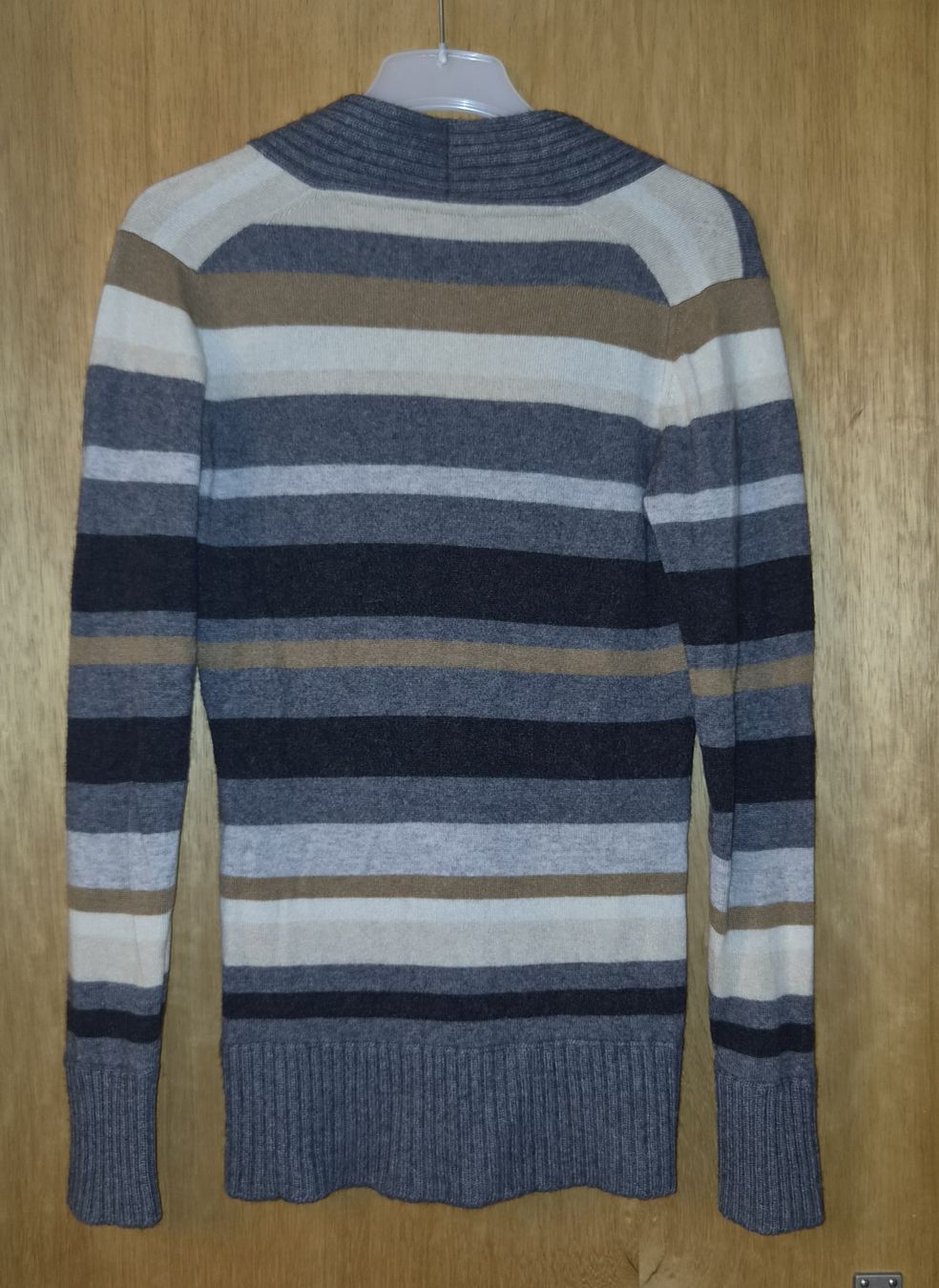 Bogner Pullover & Sweatshirts: Bogner 100% Kaschmir Pullover gestreift mit Reissverschluss  – Gebraucht aus Seuzach von mar_8tfs 3