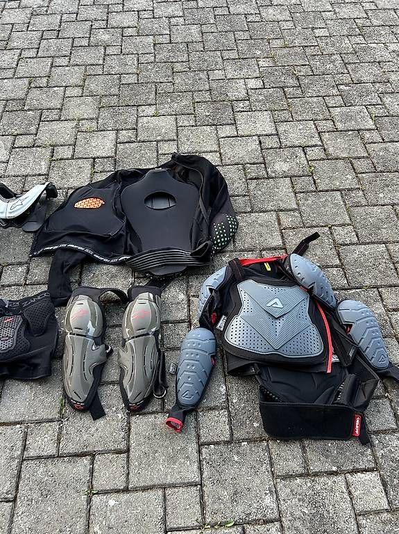 Lots de vêtements: Motocross Bekleidung  – D'occasion à Dietschwil par cyr_ln56 2