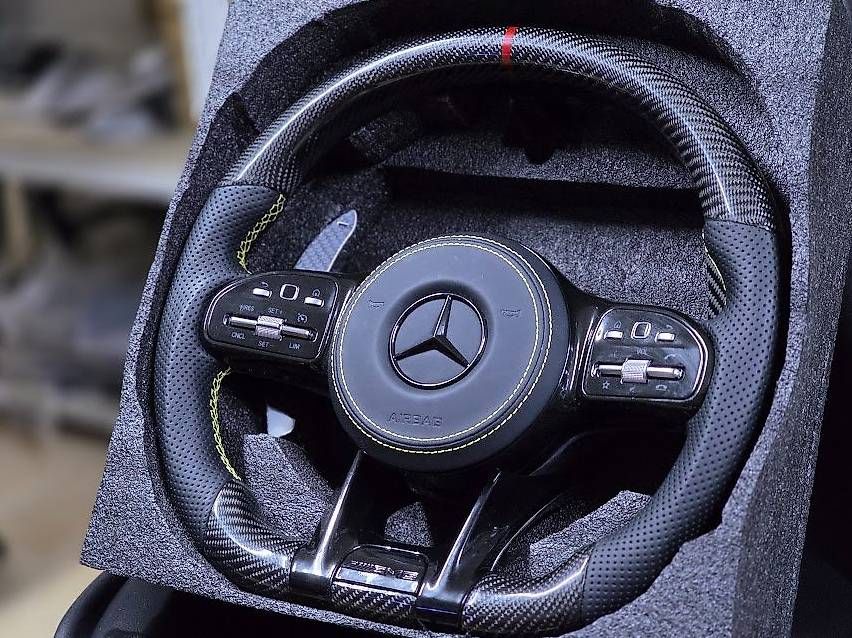 Tutti pezzi di ricambio auto: MERCEDES LENKRAD LEDER ORGINAL CARBON – Usato da Wängi venduto da Plt.design 2