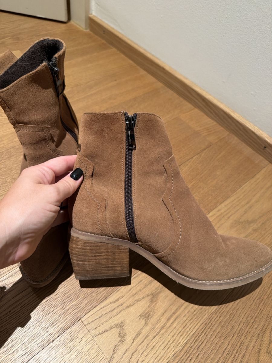 Chaussures femmes: Suede boots new – Neuf (Voir description) à Hausen AG par nik_9sg2 2
