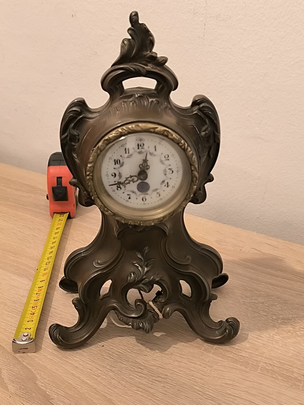 Orologi da terra & Orologi da parete: Horloge de table ancienne décorative lourde – Usato da La Chaux-de-Fonds venduto da lolmaker1007 1