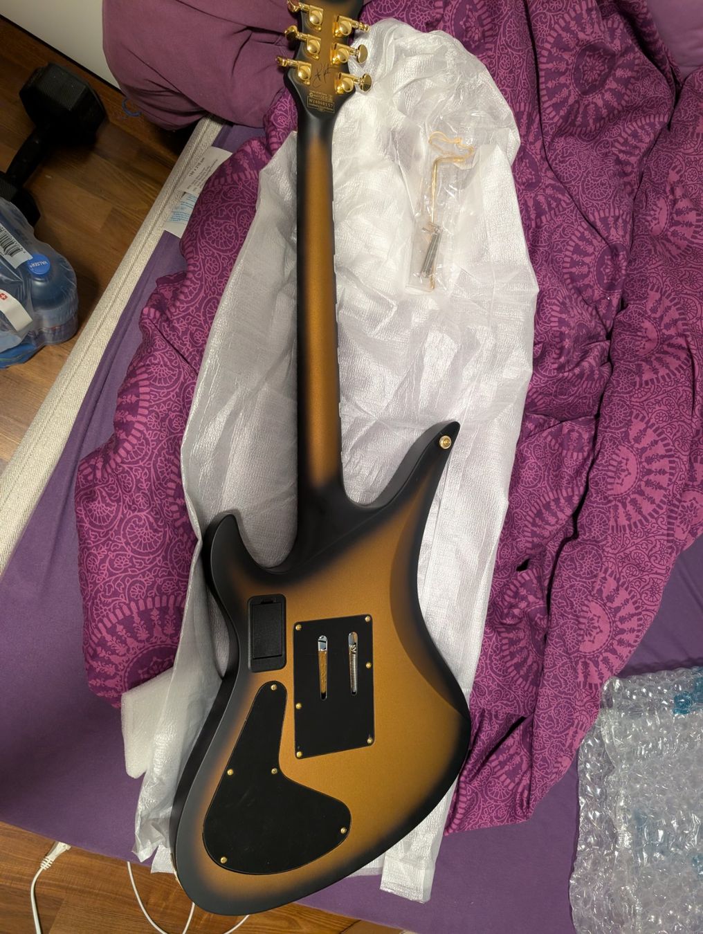 Schecter Strumenti musicali: Schecter Synyster Custom-S Satin Gold – Nuovo e nell'imballaggio originale da Winterthur venduto da ric_jp7p 3