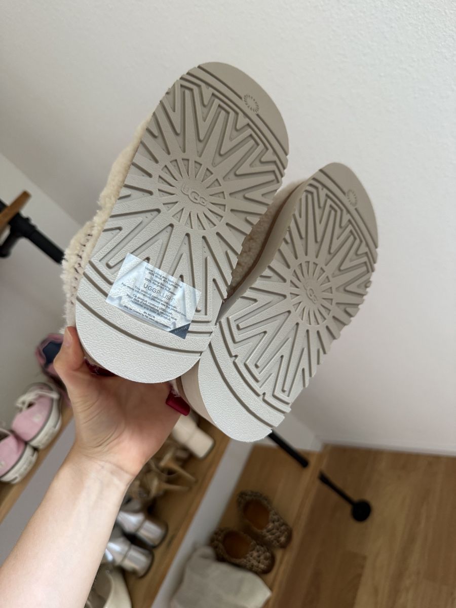 Scarpe da donna: Cosy UGG Shearling Slippers - never used – Nuovo (secondo la descrizione) da Adliswil venduto da dai_yr5z 1