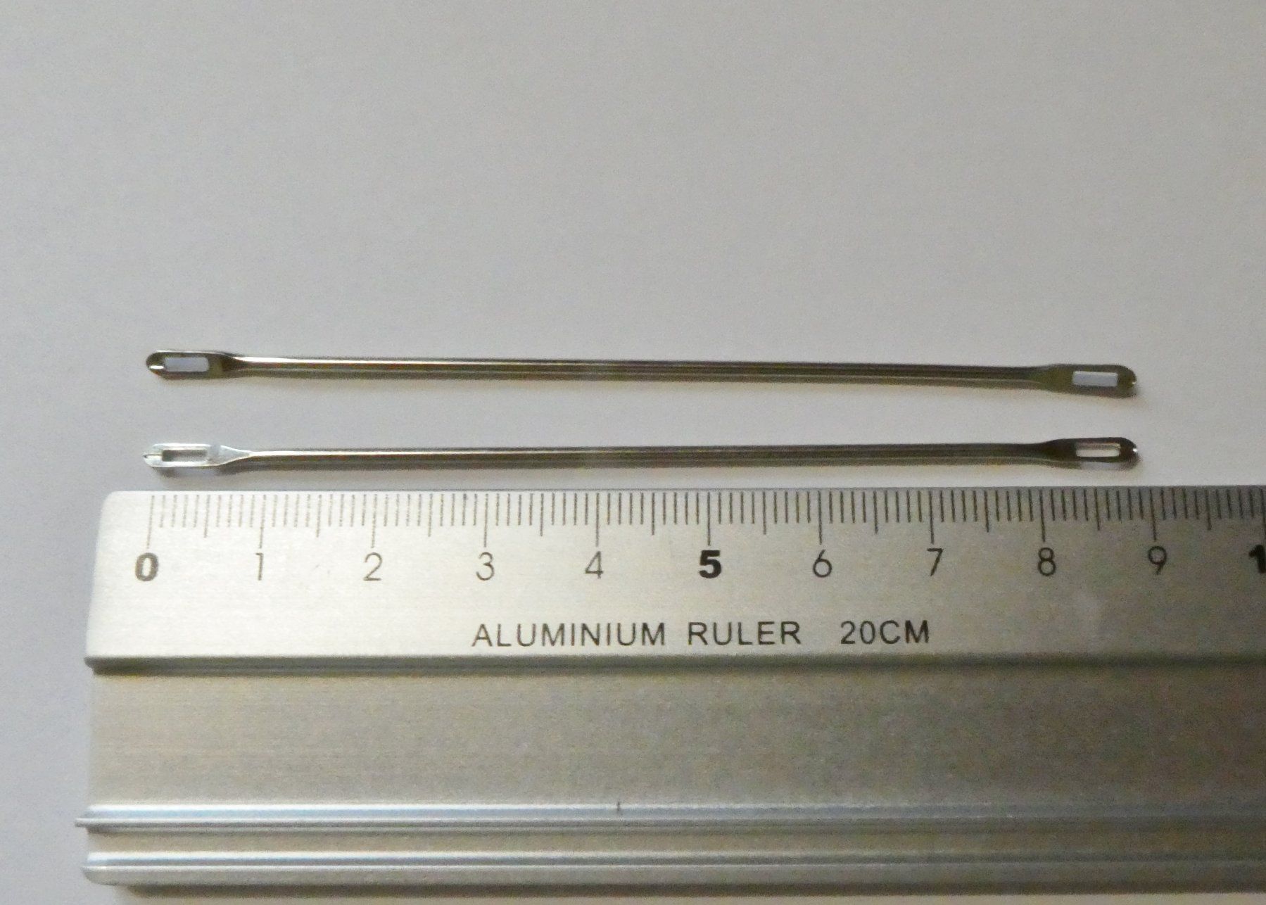 Tutte le macchine: für Strickmaschine mit 4,5 mm 2 Doppelnadeln*** – Usato da Siebnen venduto da Ra-la-ra-ol