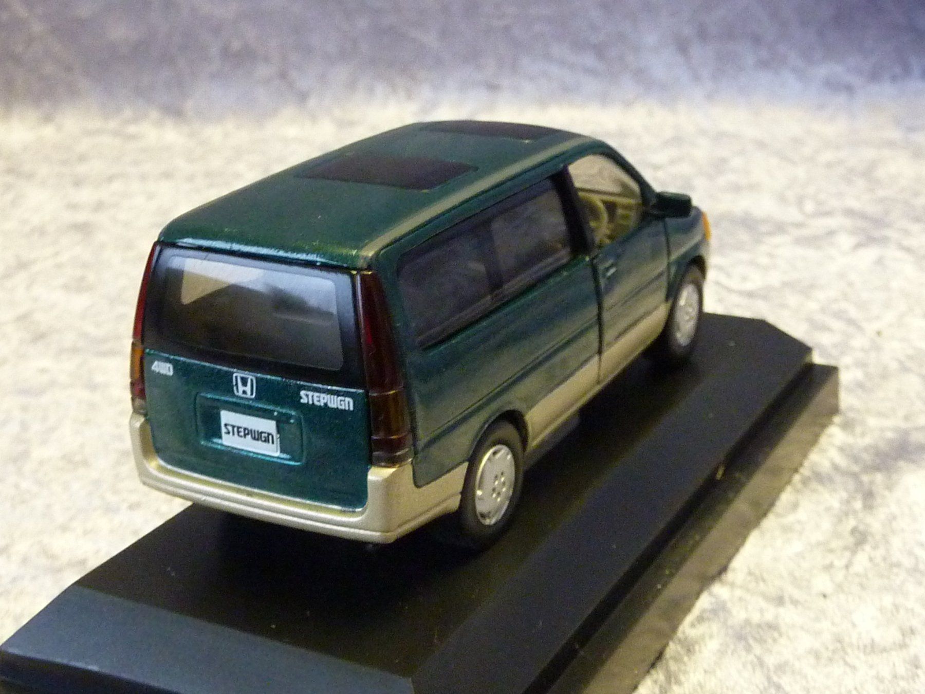 Honda Modellini d'auto: Honda Stepwgn  1:43 – Nuovo e nell'imballaggio originale da Dürrenäsch venduto da modellautos4you 3