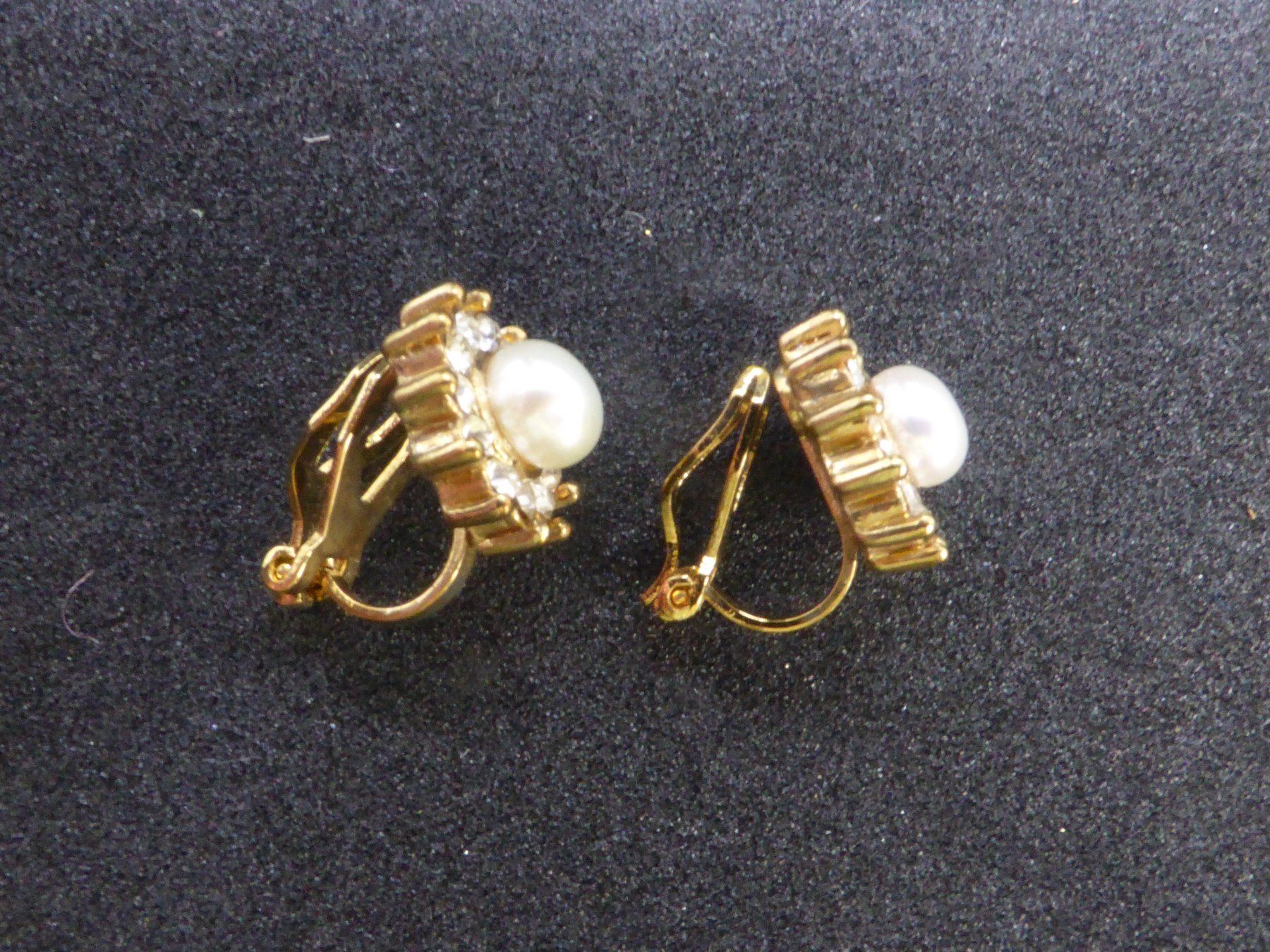 Altri gioielli: Ensemble collier et boucles d'oreilles avec perles et strass – Usato da Porrentruy venduto da Tic-Time 7