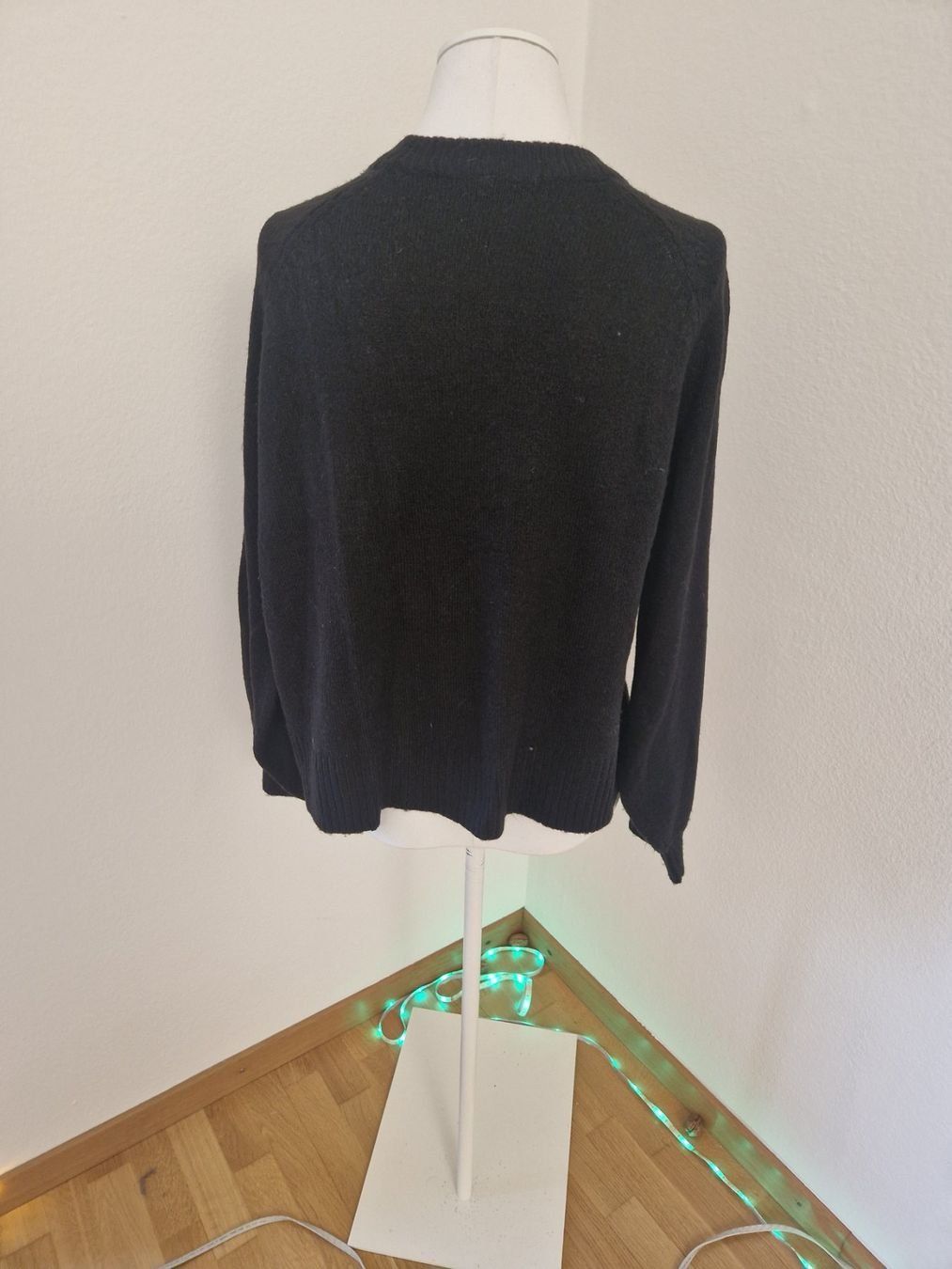 Maglioni & Felpe: Schwarzer Festpullover mit perlen - Gr. M - top Zustand – Nuovo (secondo la descrizione) da Glattbrugg venduto da hap_8w8v 1
