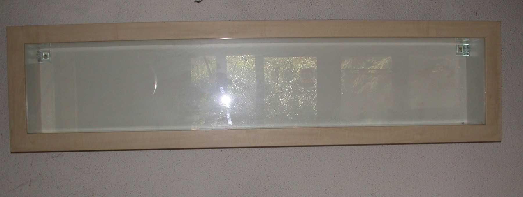 Ikea Regale: Hängeregal mit Glas, beiges Holz – Gebraucht aus Lengnau AG von imf_s96l