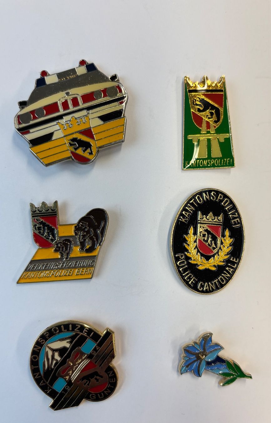 Placchette & Badge: 6 Polizeipins Kapo / Enzian Pin – Nuovo (secondo la descrizione) da Trubschachen venduto da Panzerschreck