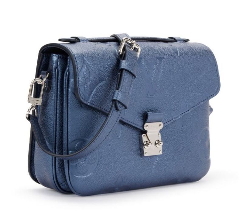Louis Vuitton Borse: Louis Vuitton Pochette Metis Navy Nacre Empreinte Monogram – Nuovo (secondo la descrizione) da Grindelwald venduto da ricarda1970 1