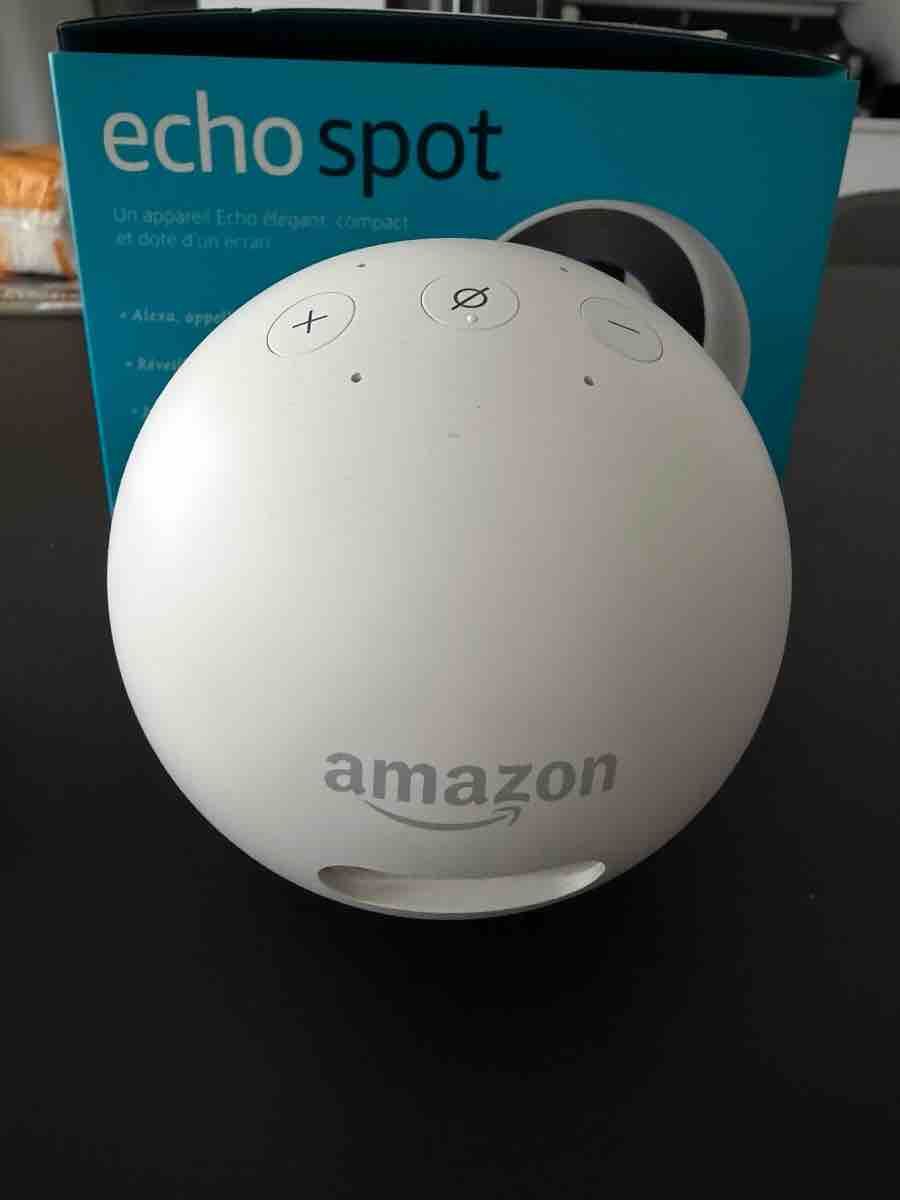 Amazon Lautsprecher: Amazon Echo Spot weiss – Neu (gemäss Beschreibung) aus Zürich von Seryy 2
