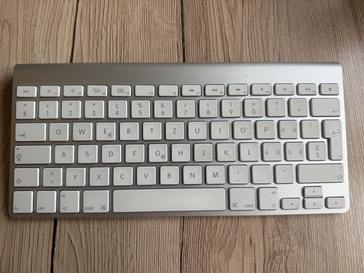 Apple Tastiere: Apple Wireless Keyboard A1314 – Schweizer Layout – Usato da Wettingen venduto da Ni_la_lo