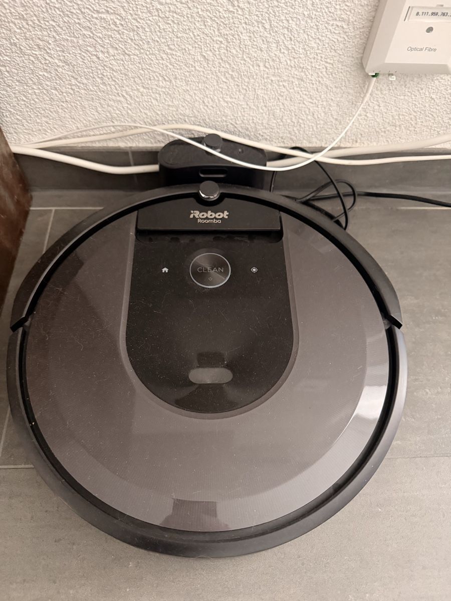 Irobot Aspirateurs & Accessoires: iRobot Roomba i7 Staubsaugerroboter – D'occasion à Wetzikon ZH par Ely.Artem