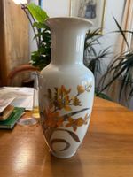 Blumenvase mit Goldverzierungen