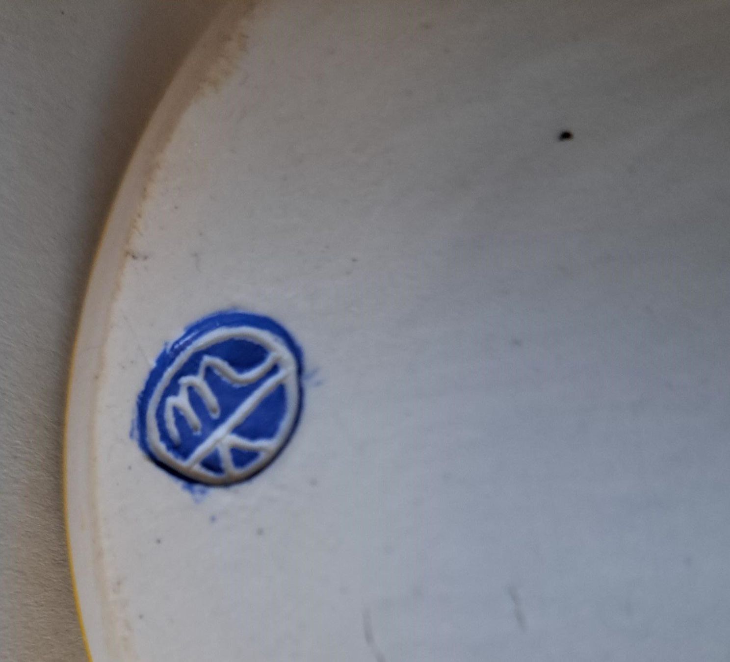 Vasen & Gefässe: Leuchtend Gelbe Keramikvase mit Stempel – Gebraucht aus Basel von Patiscat 3
