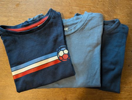 3 T-Shirts blau mit Fussball