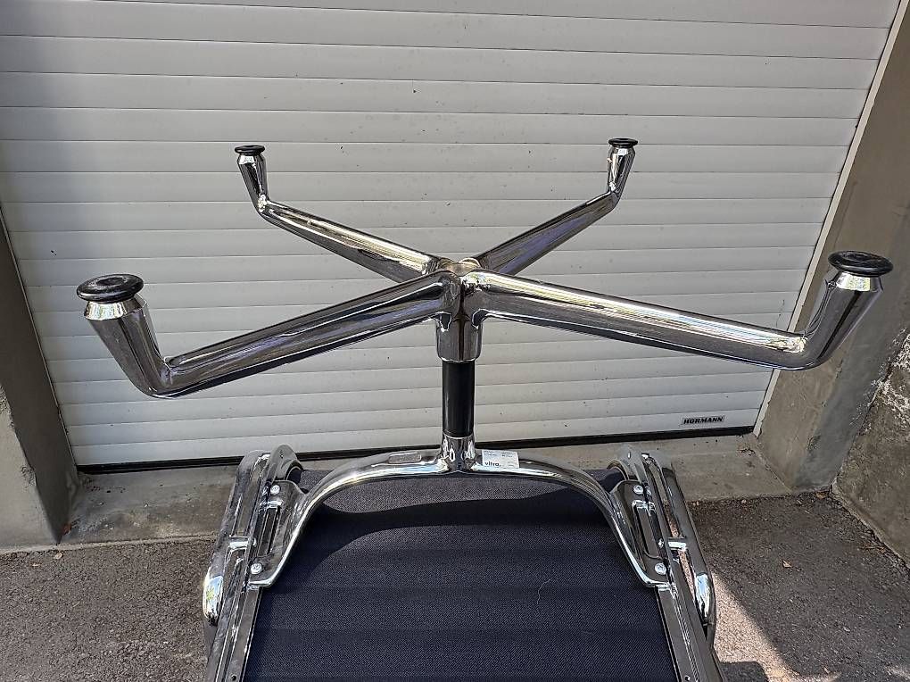 Sedie: 12 Stk. Eames EA 107 Bürosthul Vitra schwarz – Usato da Thun venduto da loria100 2