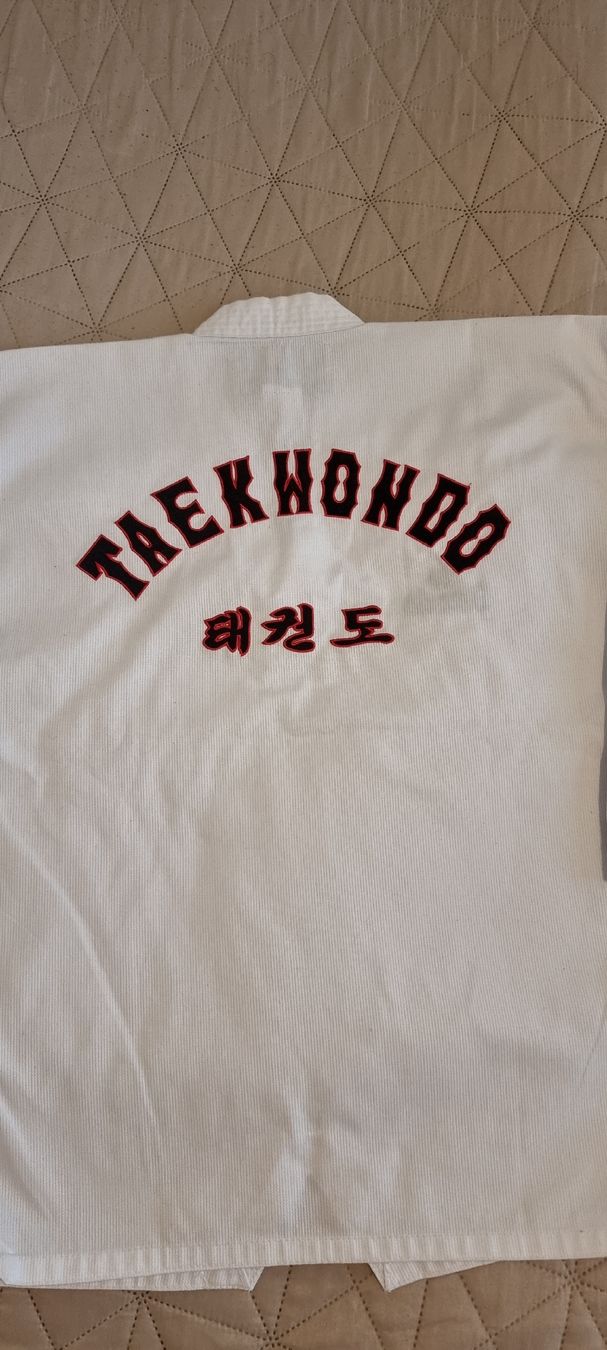 Kimono: Taekwondo kimono 140 cm – Usato da Glattpark(Opfikon) venduto da TatianaVladimirova 2