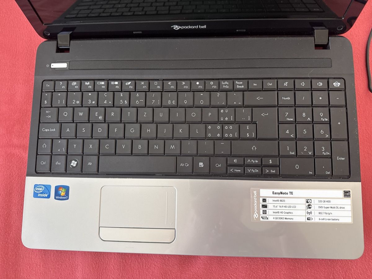 Portables: Packard Bell Notebook mit Zubehör – D'occasion à Horgen par CS75 5
