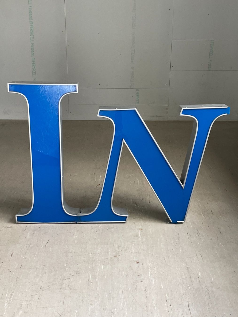 Tutte le decorazioni: Grosse Leuchtreklame Buchstaben "I" & "N" – Usato da Bern venduto da Modern-Era 1