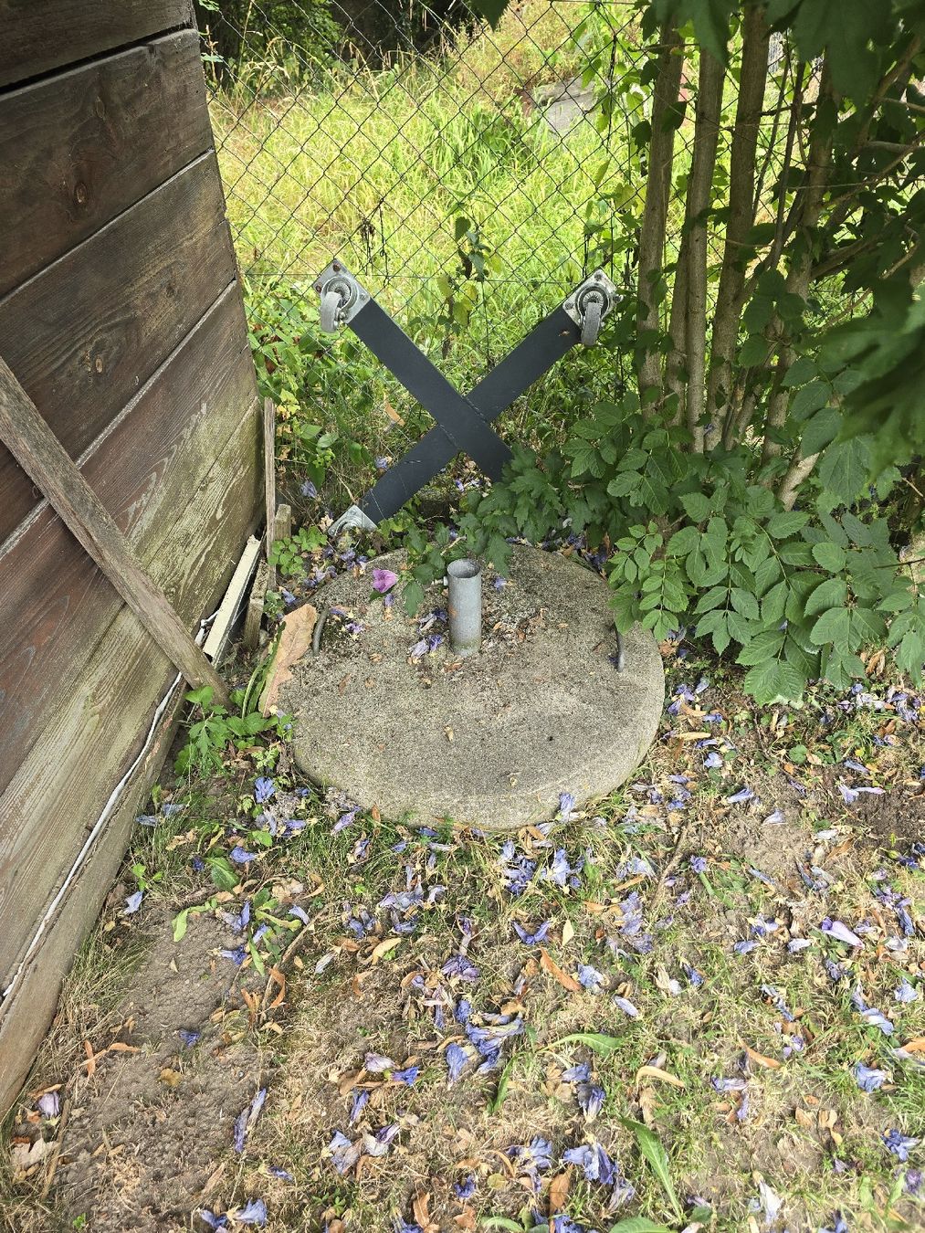 Altro in Decorazioni & Accessori: Schwerer Betonsockel für Sonnenschirm oder Stewi  – Usato da Rickenbach SO venduto da buickboy