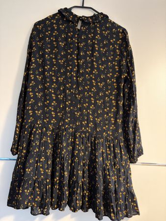 Kleid schwarz mit Blumenmuster langarm Grösse M