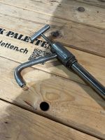 Kleine Fasspumpe ( Oldtimer Werkstatt Garage Fasnacht )