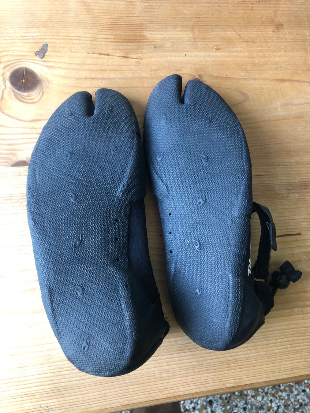 Rip Curl Scarpe da uomo: Surf Booties - Rip Curl - Gr.43 – Usato da Bern venduto da CiroCiroCiro 1