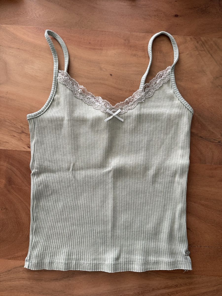 Pull&Bear Top: Pull&Bear Top mit Spitze, Rippstrick, Grösse S – Usato da Giswil venduto da Ody2