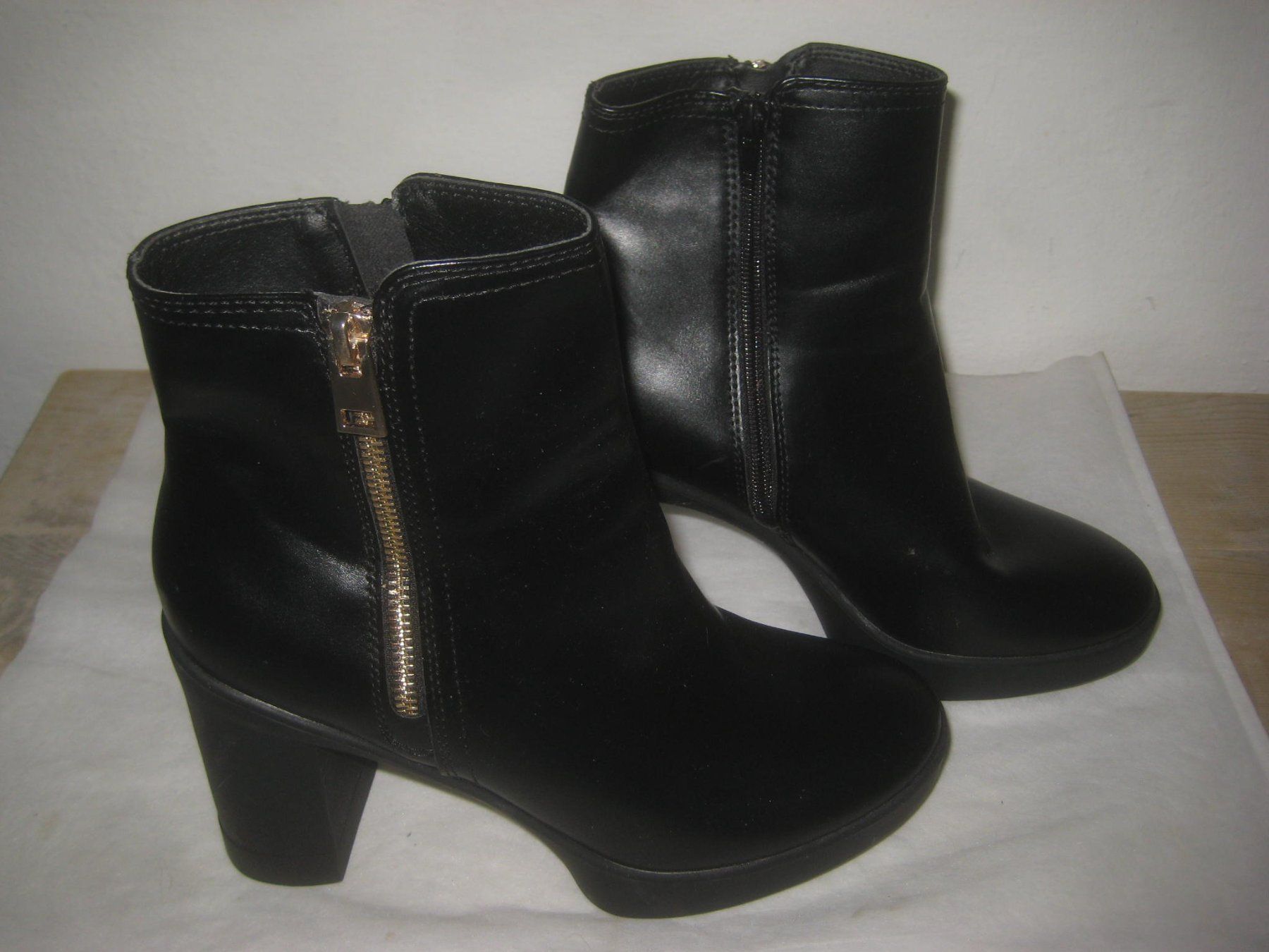 Scarpe da donna: DAMEN STIEFELETTEN – Usato da Uster venduto da flocke1 4