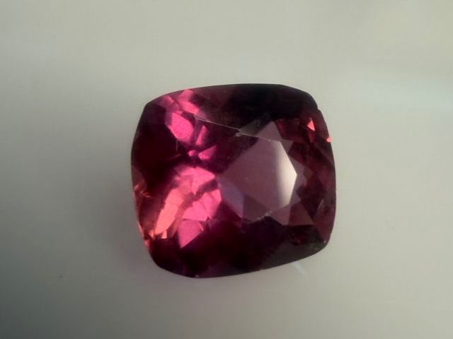 Pietre preziose: PADPARADSCHA SAPHIR  (N)  cusion  0.79cts – Nuovo (secondo la descrizione) da Seftigen venduto da tigers12 1