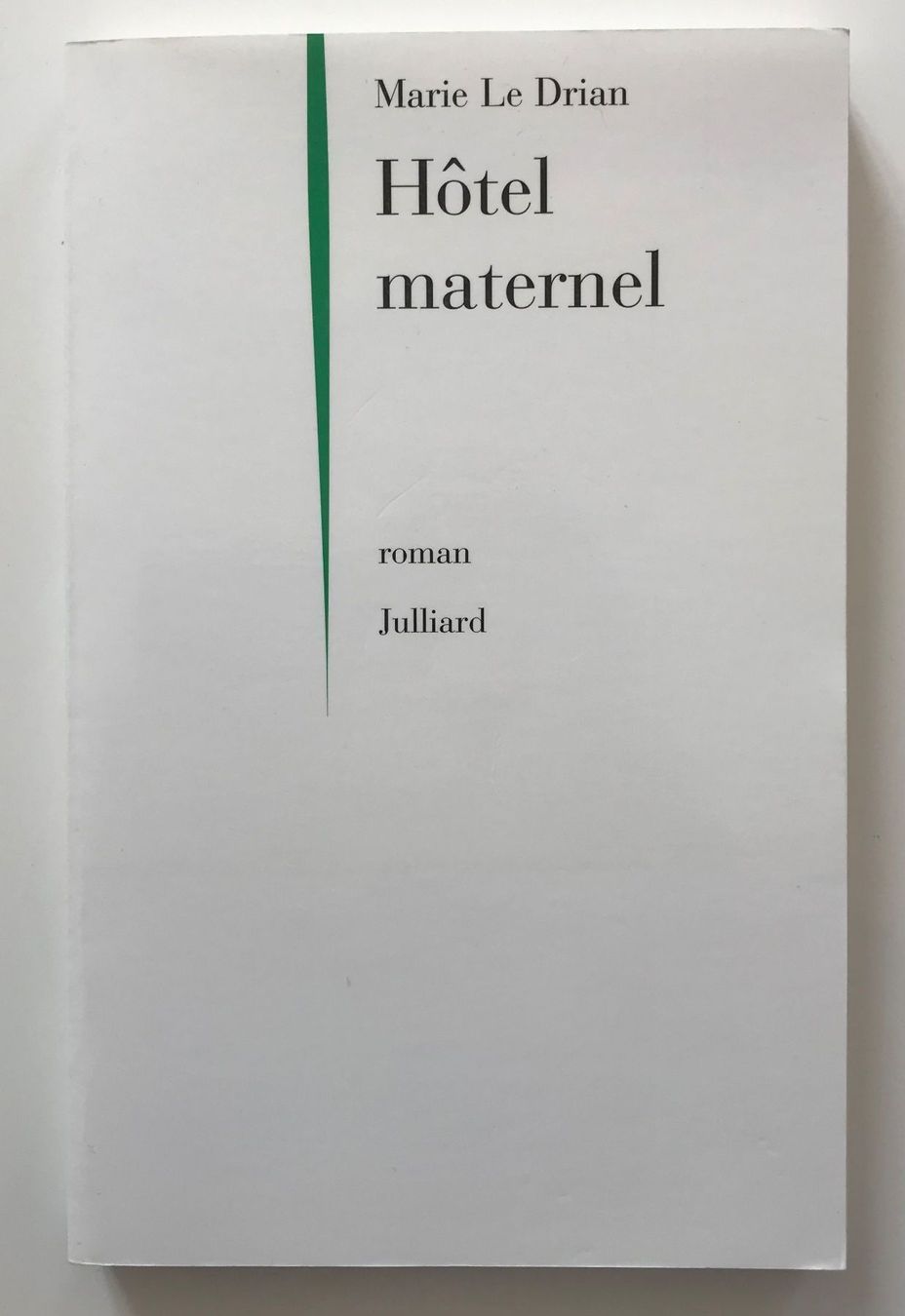 Bücher: Hôtel maternel - Le Drian – Gebraucht aus Biel/Bienne von granitod