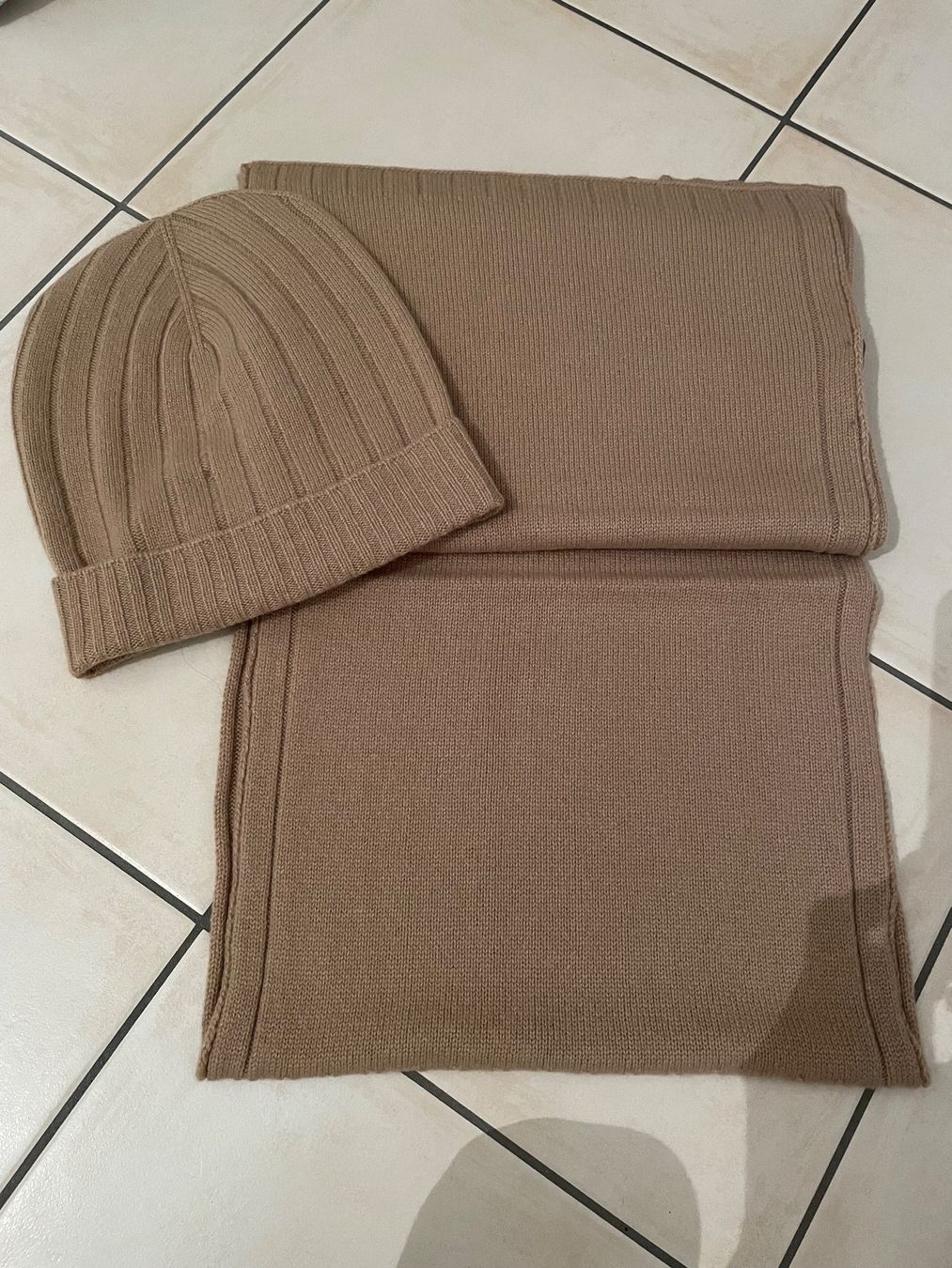 Foulards, Tücher & Schals: Sciarpa e berretto in cashmere (Stefanel) – Gebraucht aus Gorduno von cha_9lgw 1