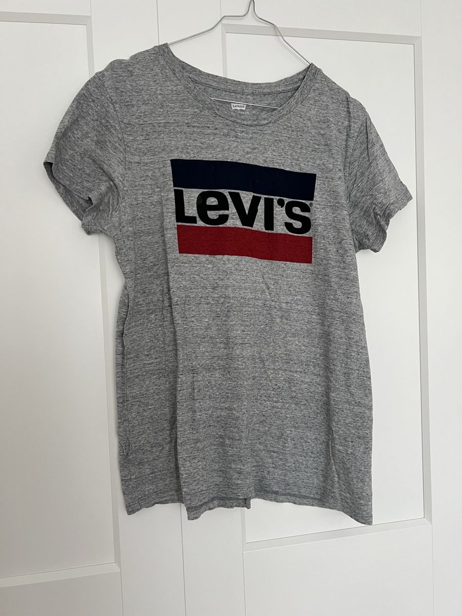 Levi's T-shirt: T-shirt Levi’s – Usato da Pregassona venduto da kat_zh5d
