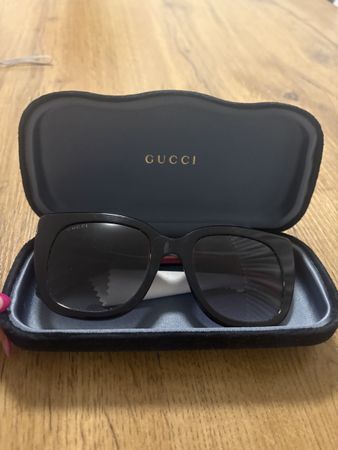 Elegante Gucci Sonnenbrille - Zeitloser Klassiker in Schwarz