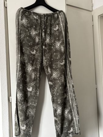 Pantalon fluide kaki à motif floral taille M