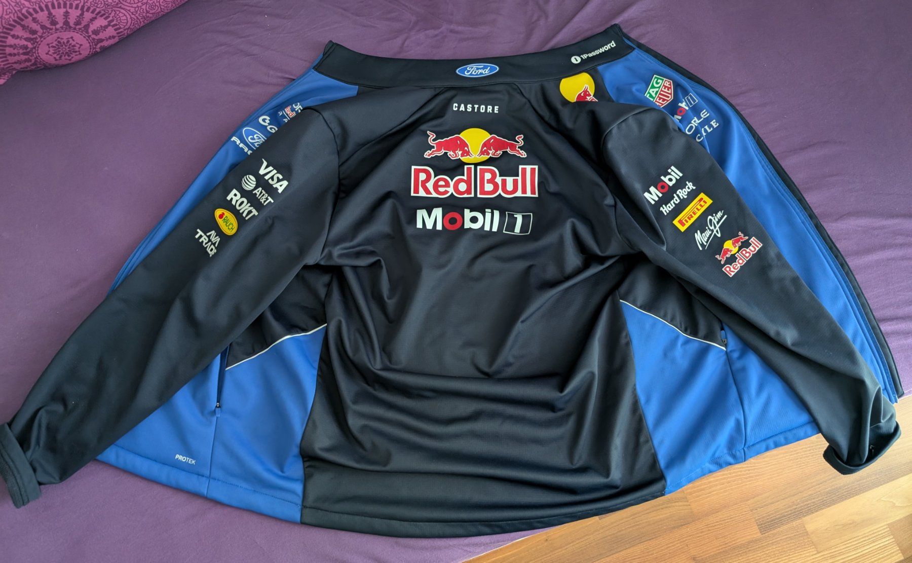 Red Bull Giacche: Red Bull Racing 2026 Softshell Jacke – Usato da Winterthur venduto da ric_jp7p 1