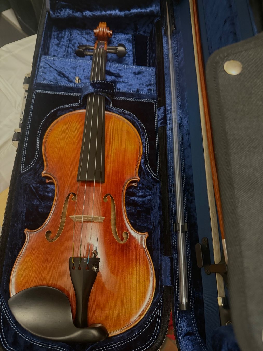 Strumenti musicali: 4/4 Geige/Violine inkl. Koffer & Bogen – Usato da Bülach venduto da sportslab02 4