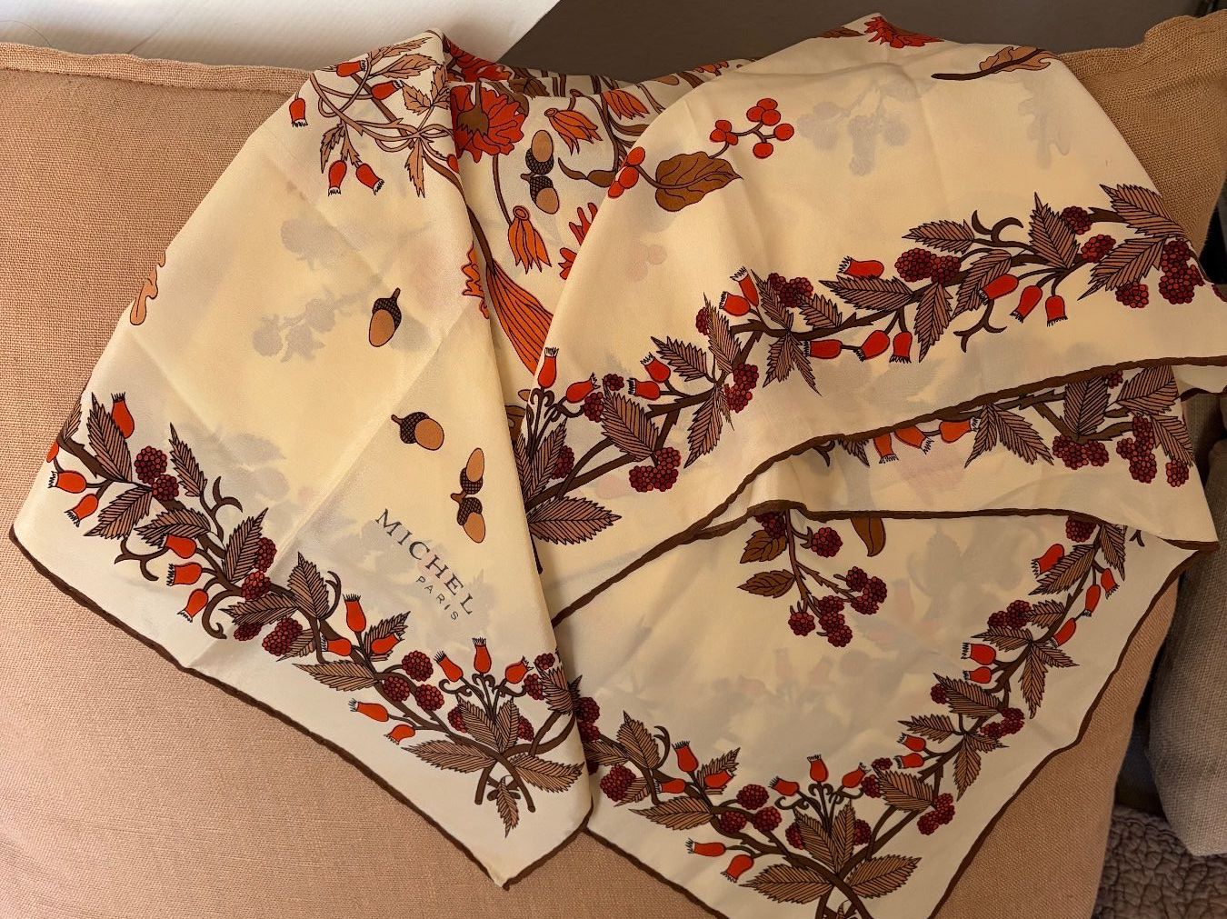 Foulard & Sciarpe: Michel Paris Silk Scarf – Usato da Luzern venduto da AM2nd 2