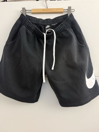 Nike Shorts schwarz Grösse L guter Zustand