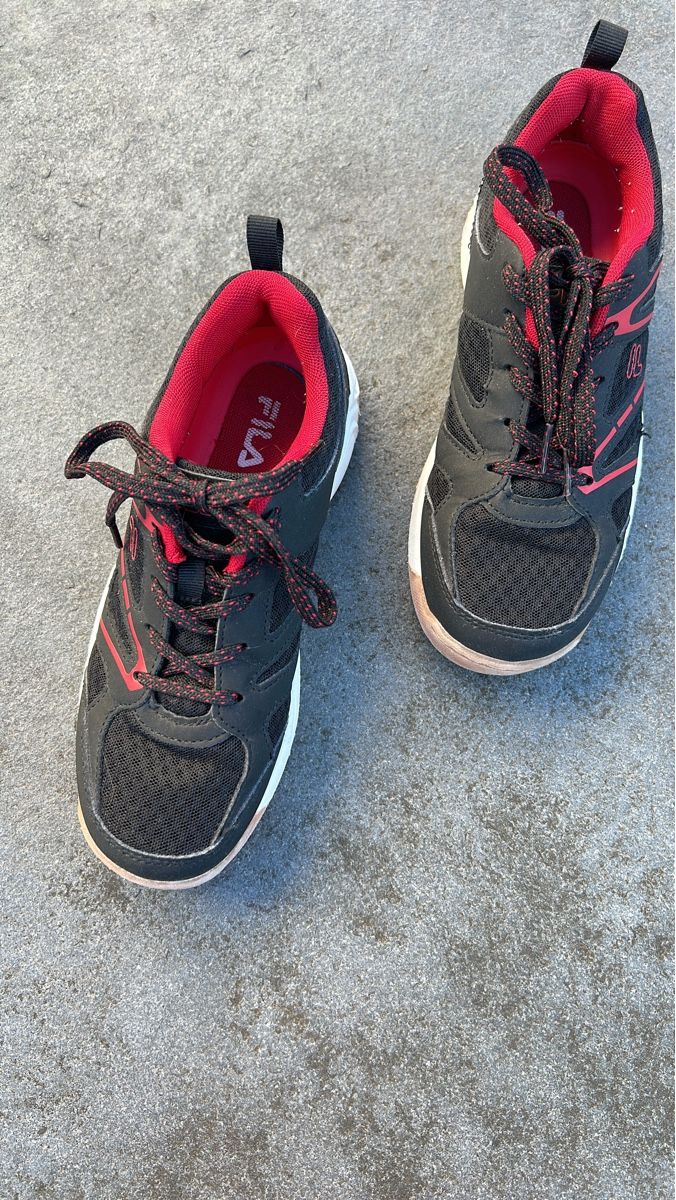 Herrenschuhe: Fila Turnschuhe, Grösse 37. Hallenschuh – Gebraucht aus Arisdorf von Checkmaster